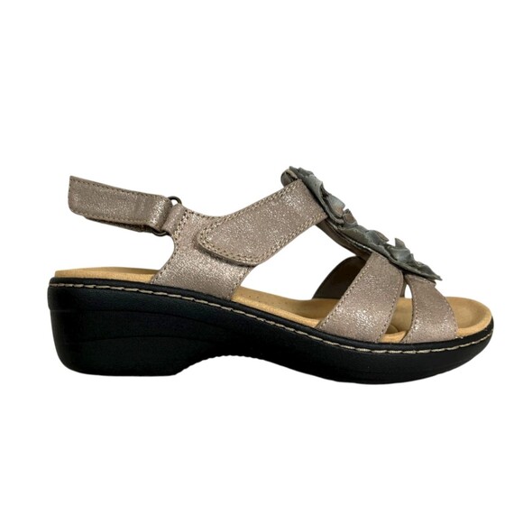 Clarks Merliah Sheryl Flower Applique Comfort Sandals  8.5  NWOB  Taupe Metallic - Picture 9 of 15